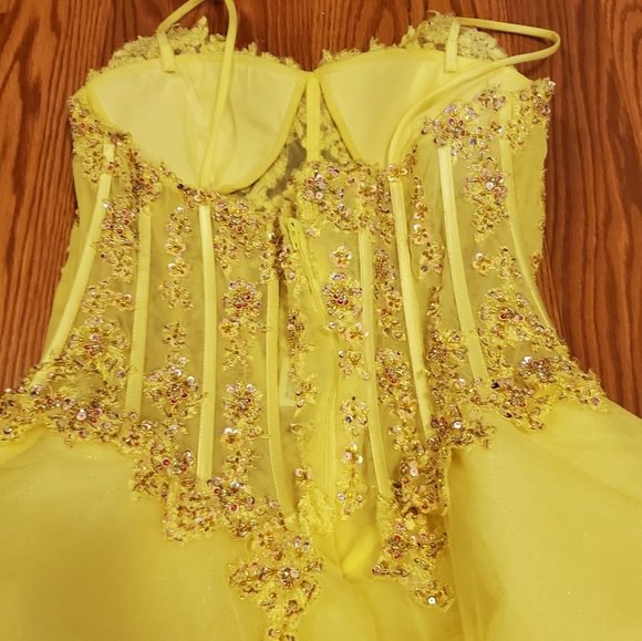 Formal dress - Picture 4 of 4